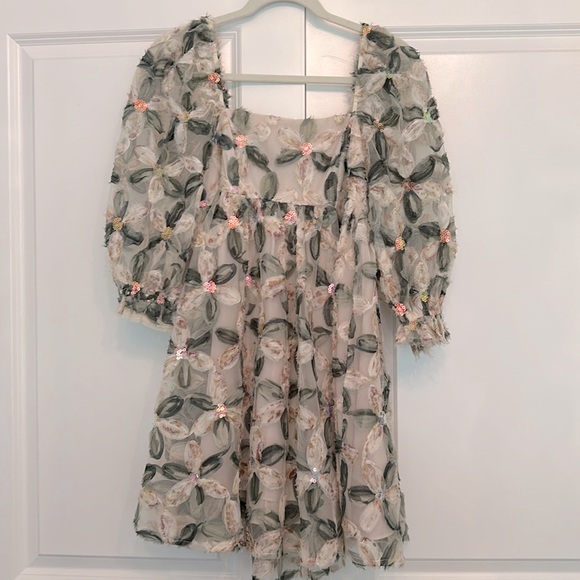 Storia Dresses & Skirts - Babydoll Floral dress with sparkled detail✨NWT✨